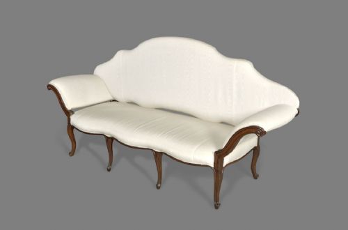 18 世纪伦巴第木雕沙发
    